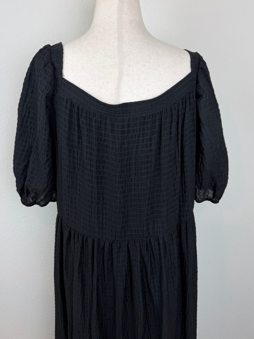 By Anthropologie Tiered Puff-Sleeve Maxi Dress in Black Size Large - Picture 11 of 14